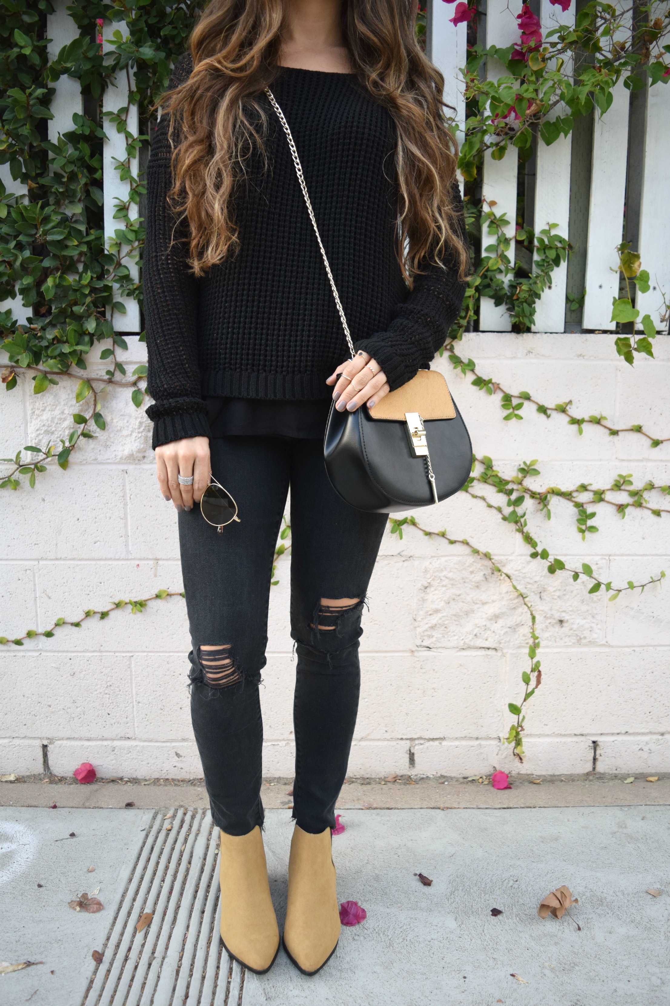 fall-fashion-black-ripped-jeans